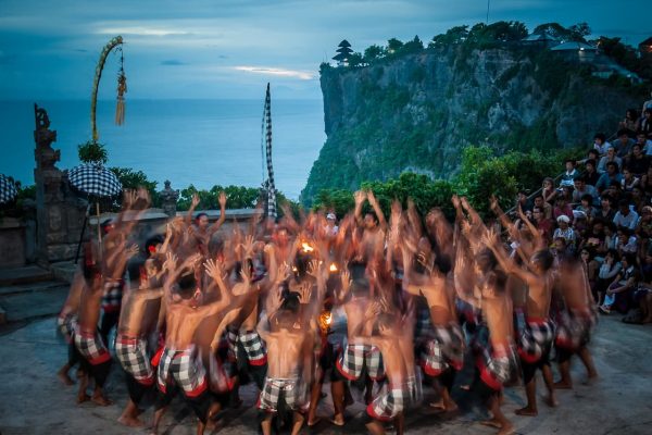 kecak dance uluwatu schedule