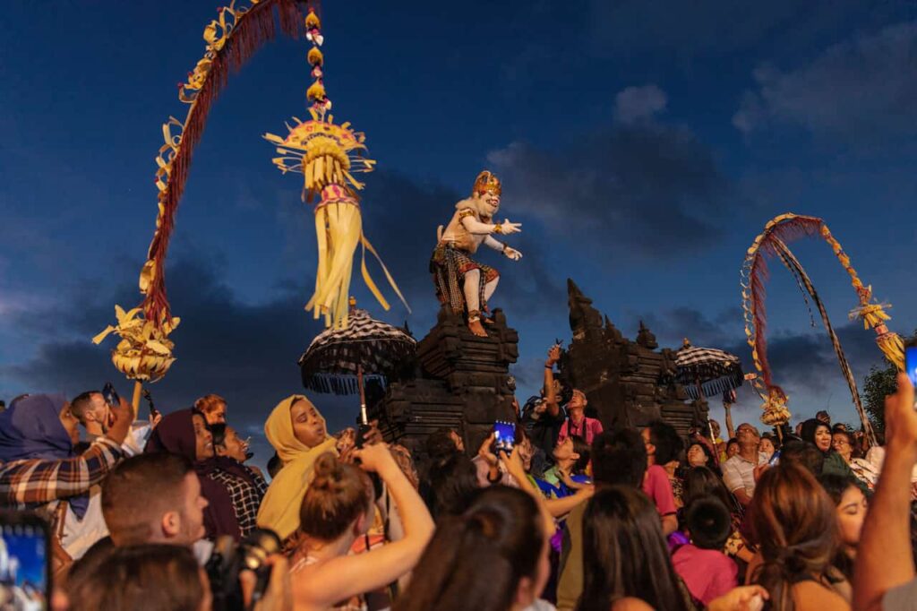 kecak dance uluwatu time